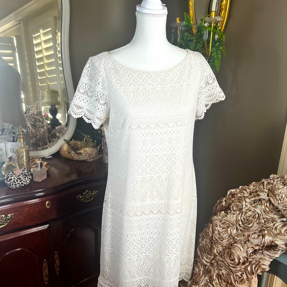 Dress, lace, fully lined Tan